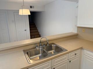 8189 Severn Drive, Unit C Boca Raton, FL 33433 - Photo 6 of 24 Kitchen/Dining