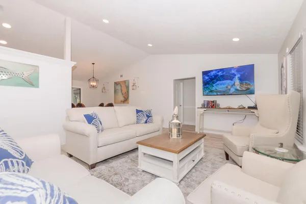$2,500 | 2411 Northeast Pinecrest Lakes Boulevard, Jensen Beach, FL 34957