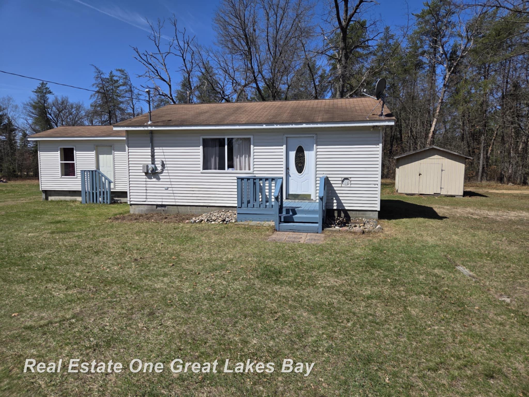 1167 Ellison Road St. Helen, MI 48656 - Photo 2 of 15 50174247-4783d17a-6e9c-4087-b4dd-acf6de5b3086.JPG