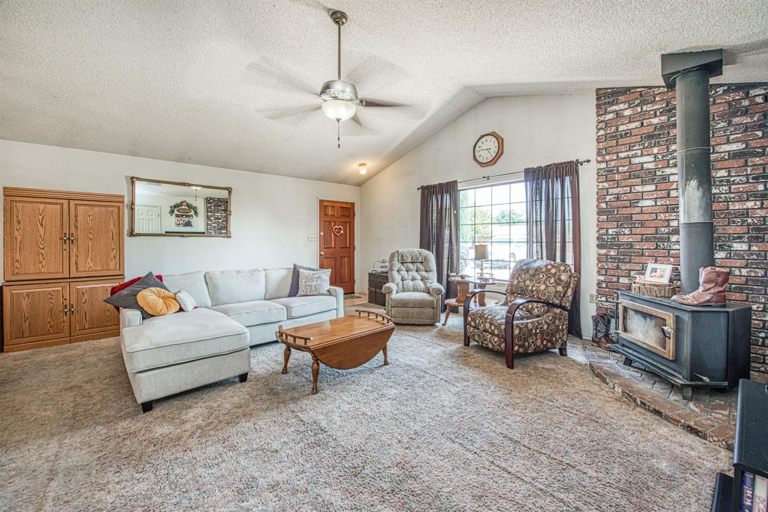 17116 Rodeo Drive Madera, CA 93638 - Photo 3 of 31 Gallery Image 3