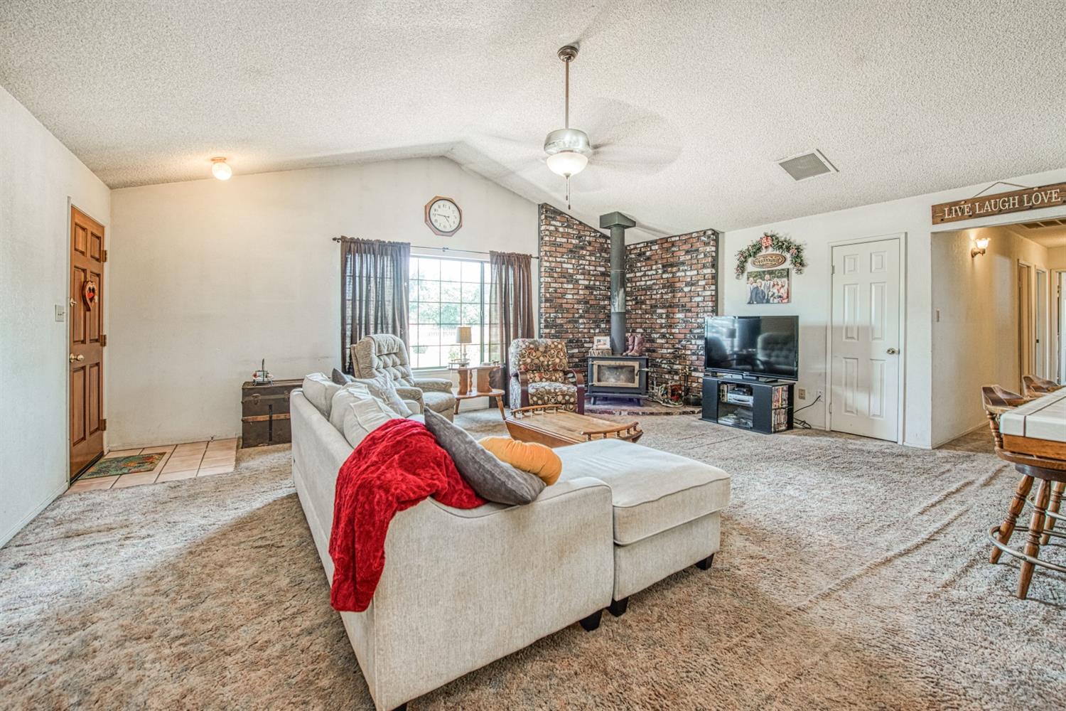 17116 Rodeo Drive Madera, CA 93638 - Photo 4 of 31 Gallery Image 4