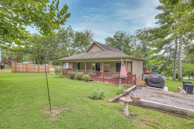 a view of a house with a backyard