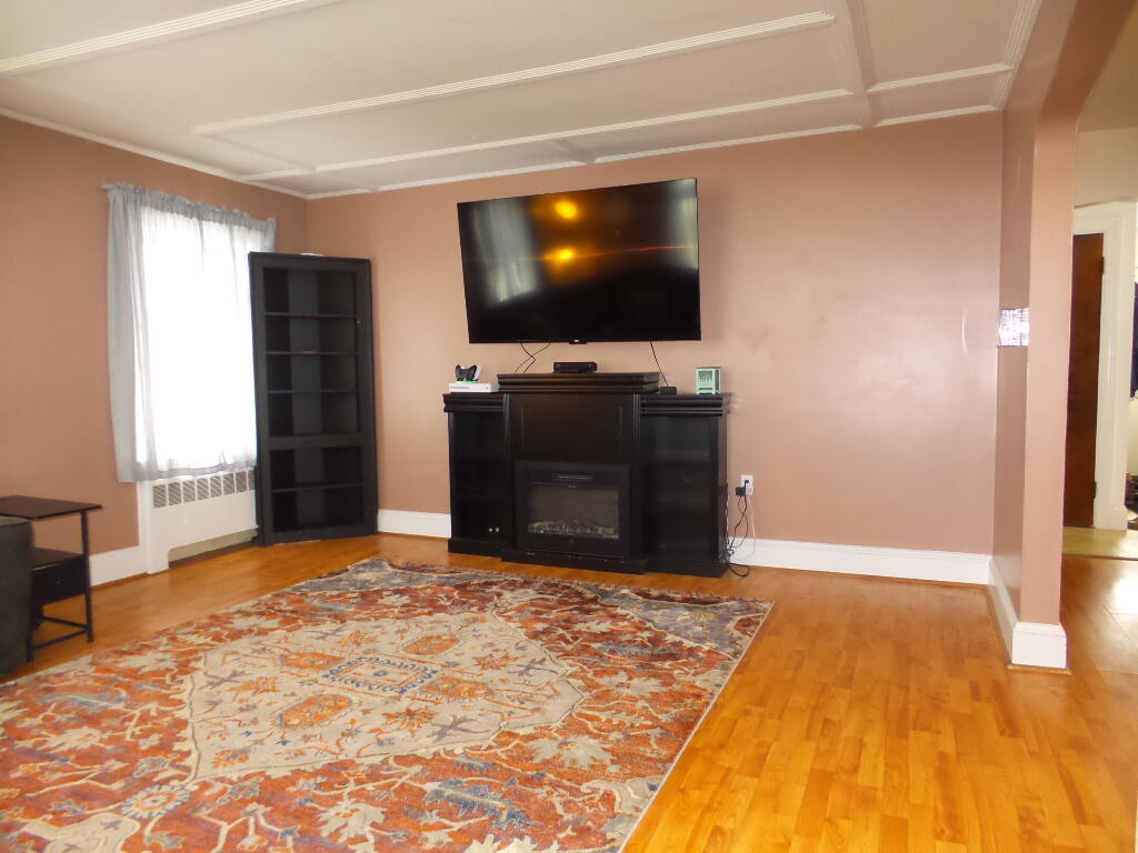 4 Hazelwood Avenue Waterville, ME 04901 - Photo 16 of 37 Living Room