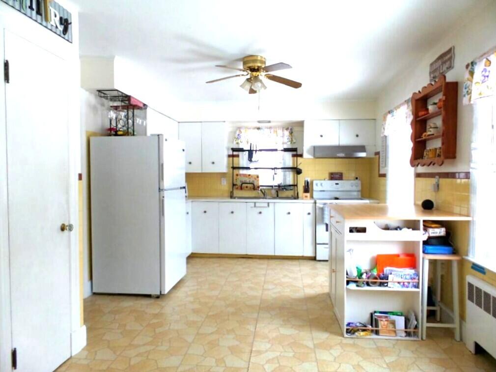 4 Hazelwood Avenue Waterville, ME 04901 - Photo 2 of 37 Kitchen