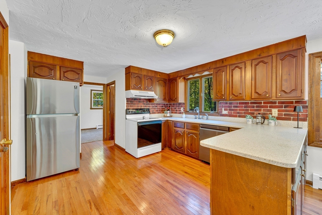 19 James Road Sterling, MA 01564 - Photo 4 of 42 Gallery Image 4
