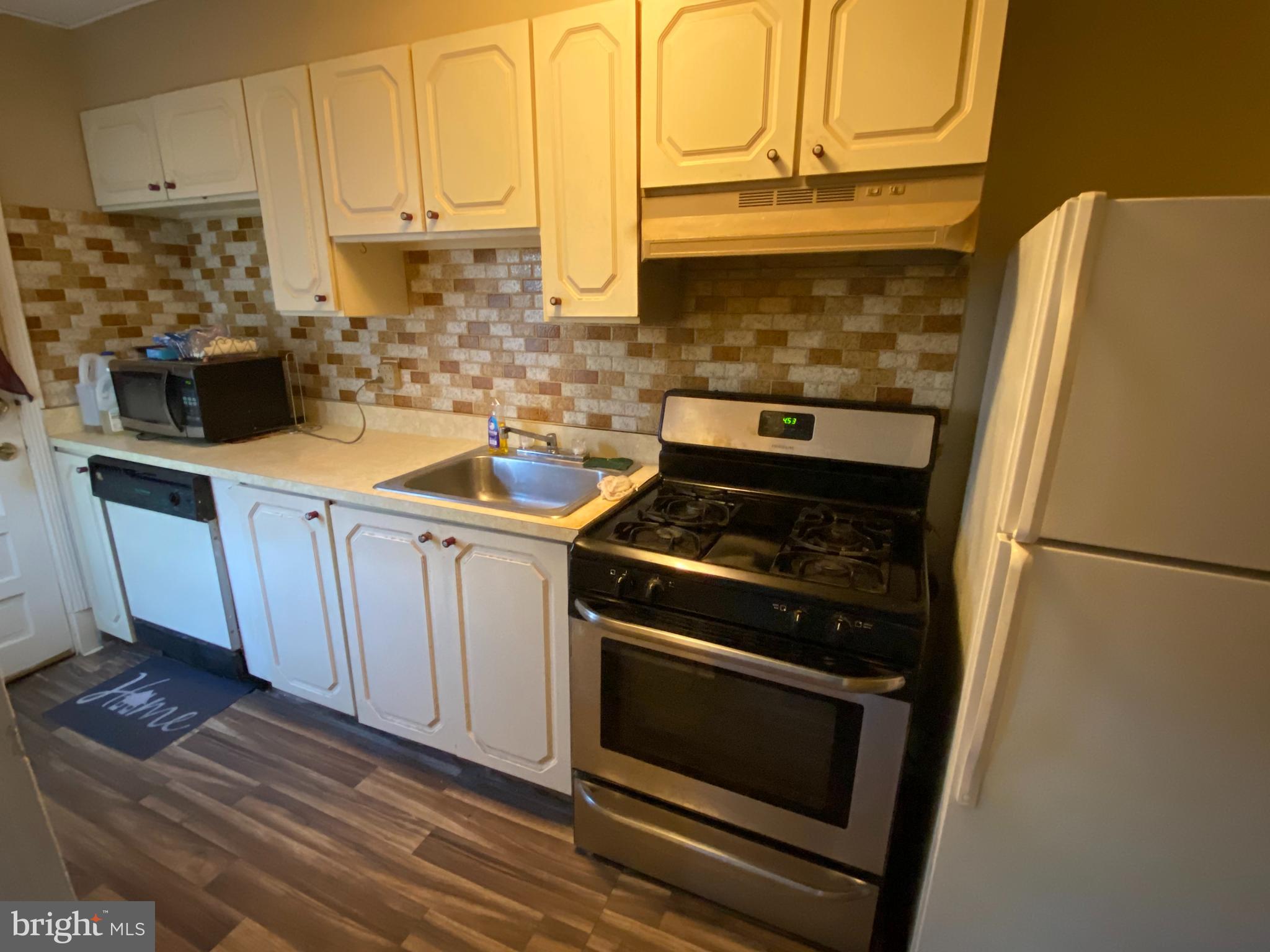 1015 Edgemore Road Philadelphia, PA 19151 - Photo 5 of 11 Gallery Image 5