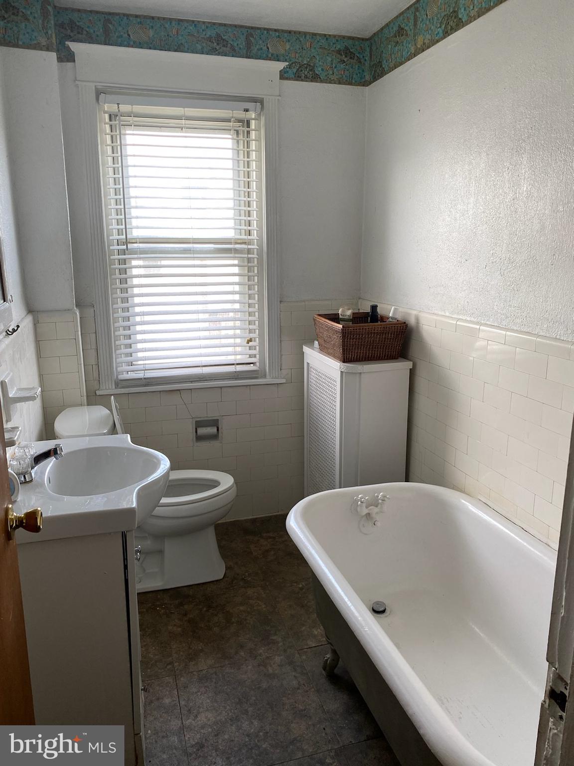 1015 Edgemore Road Philadelphia, PA 19151 - Photo 8 of 11 Gallery Image 8