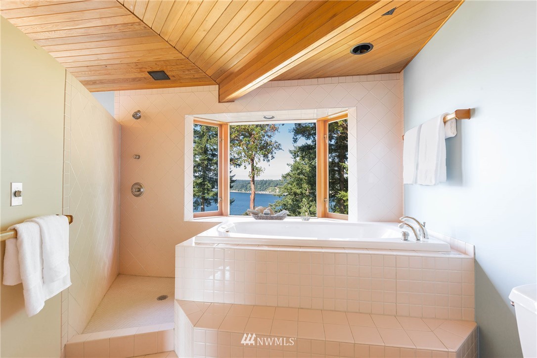 18937 Robinwood Road Southwest Vashon, WA 98070 - Photo 17 of 25 Gallery Image 17