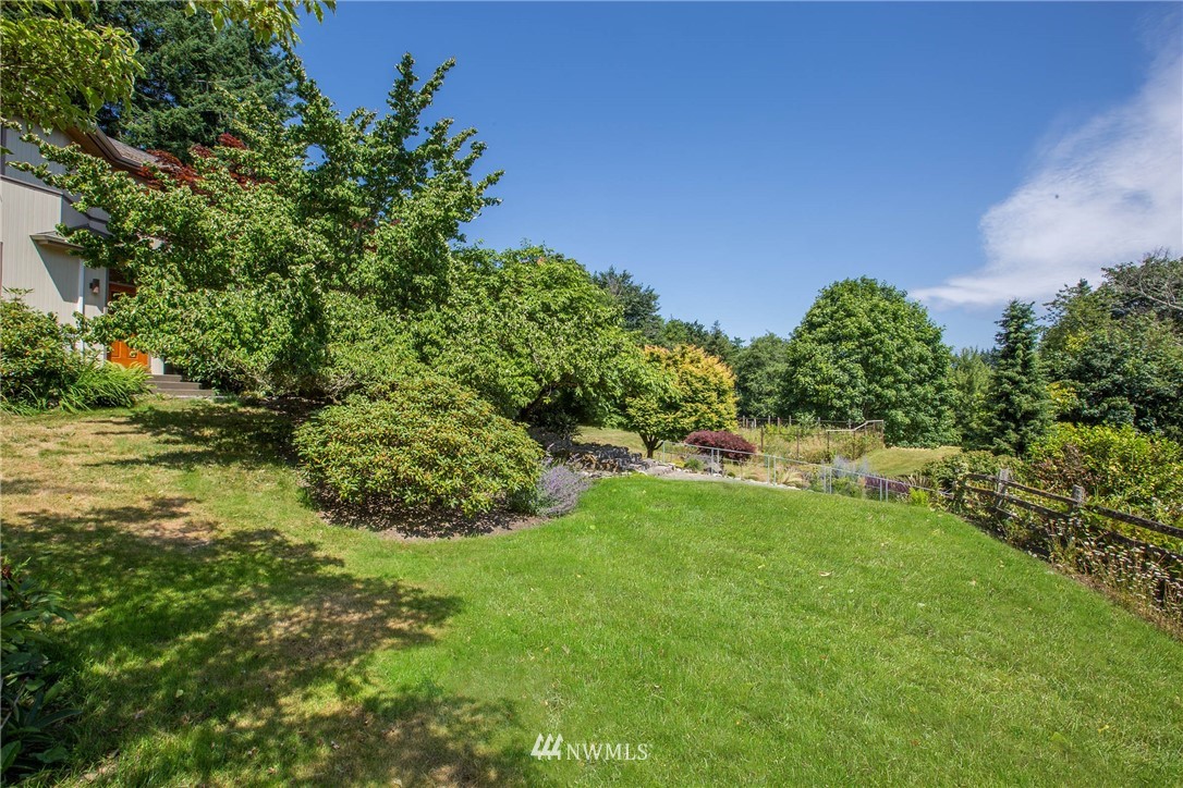 18937 Robinwood Road Southwest Vashon, WA 98070 - Photo 3 of 25 Gallery Image 3