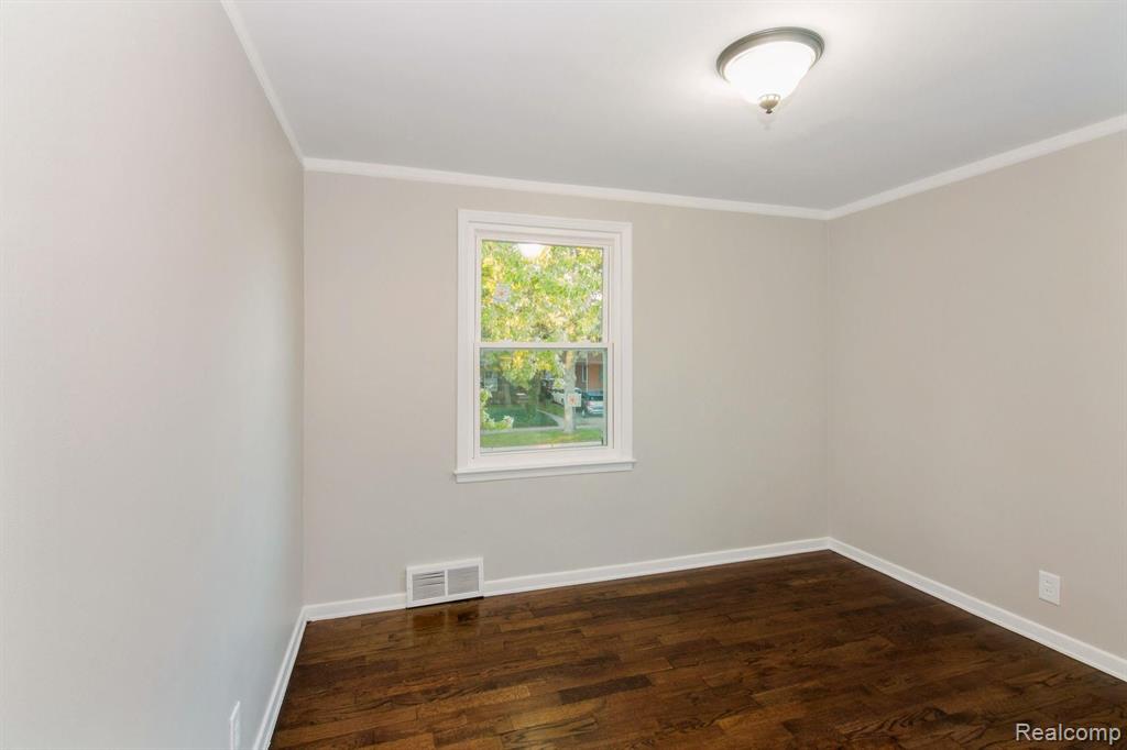 1583 Bournemouth Road Grosse Pointe Woods, MI 48236 - Photo 12 of 13