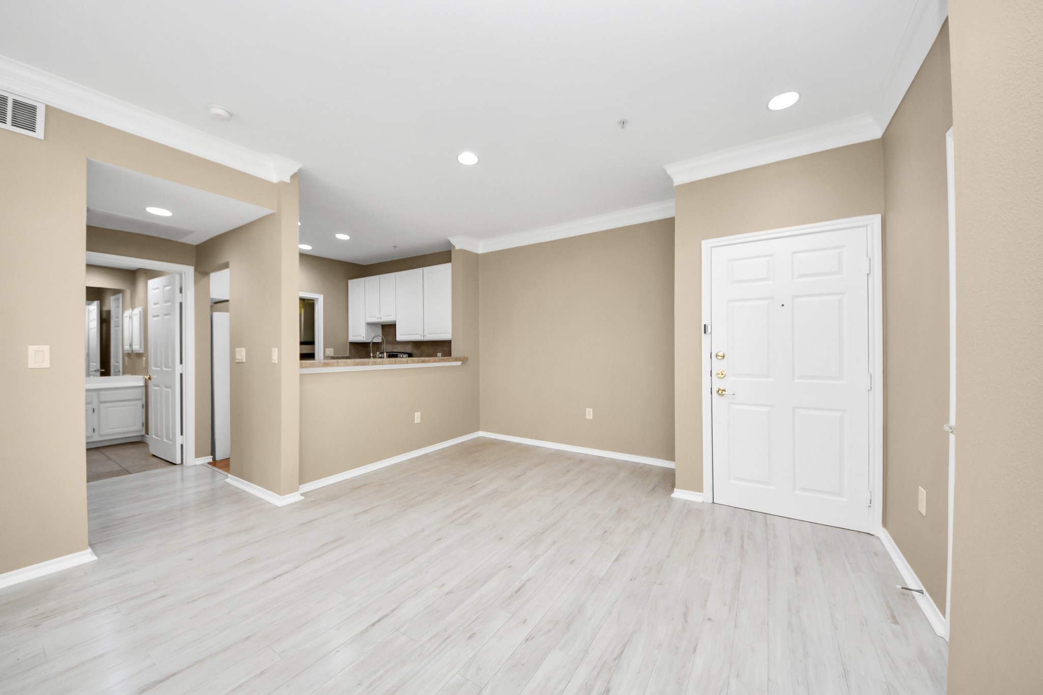 2400 McCue Road, Unit 333 Houston, TX 77056 - Photo 12 of 50 a view of a kitchen from a hallway