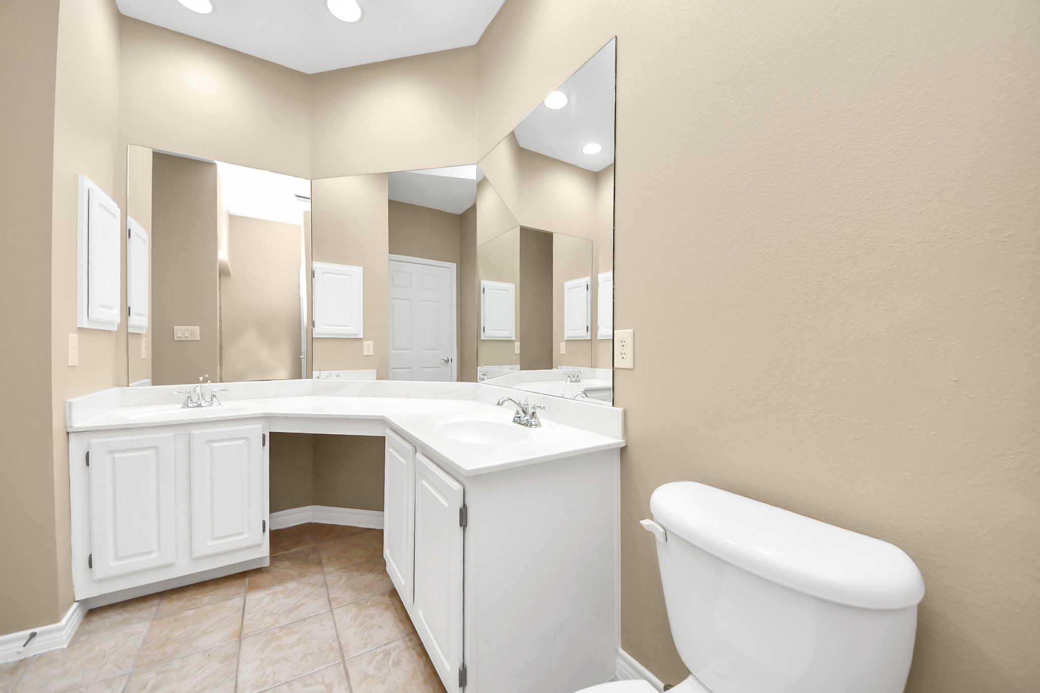 2400 McCue Road, Unit 333 Houston, TX 77056 - Photo 19 of 50 a bathroom with a toilet sink and mirror