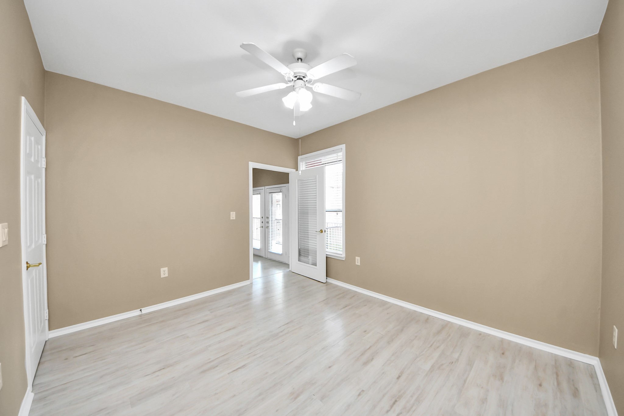 2400 McCue Road, Unit 333 Houston, TX 77056 - Photo 27 of 50 a view of an empty room with wooden floor