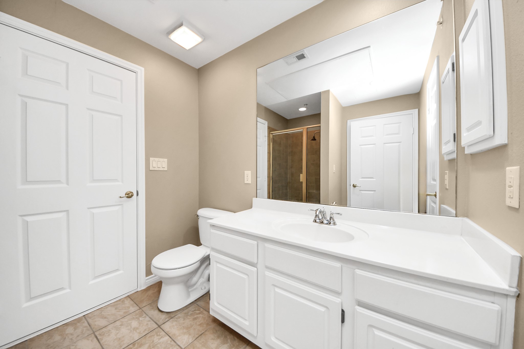 2400 McCue Road, Unit 333 Houston, TX 77056 - Photo 29 of 50 a bathroom with a sink a toilet and a mirror