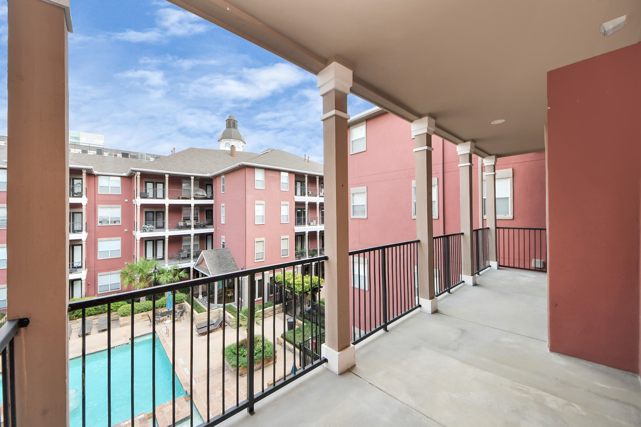 2400 McCue Road, Unit 333 Houston, TX 77056 - Photo 34 of 50 a view of a balcony