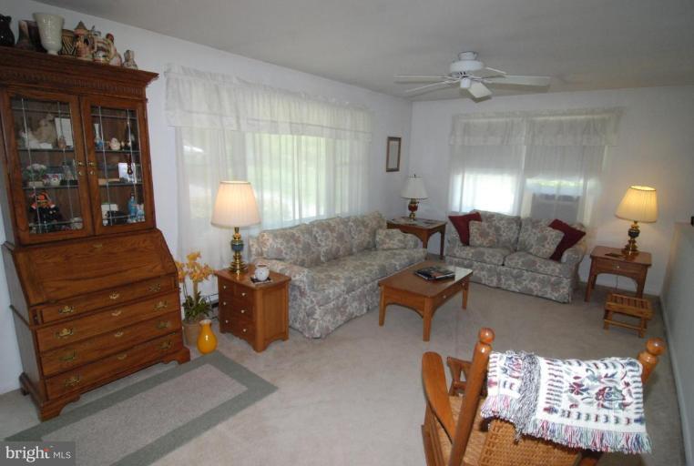 1729 Dahlgren Road Middletown, MD 21769 - Photo 6 of 22 Living Room