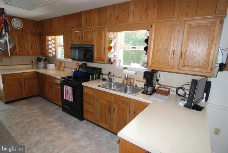 1729 Dahlgren Road Middletown, MD 21769 - Photo 8 of 22 Kitchen
