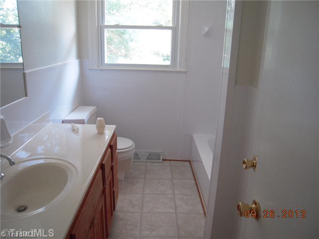 279 Hudson Road Winston-Salem, NC 27107 - Photo 6 of 6 Master Bath/Spa.