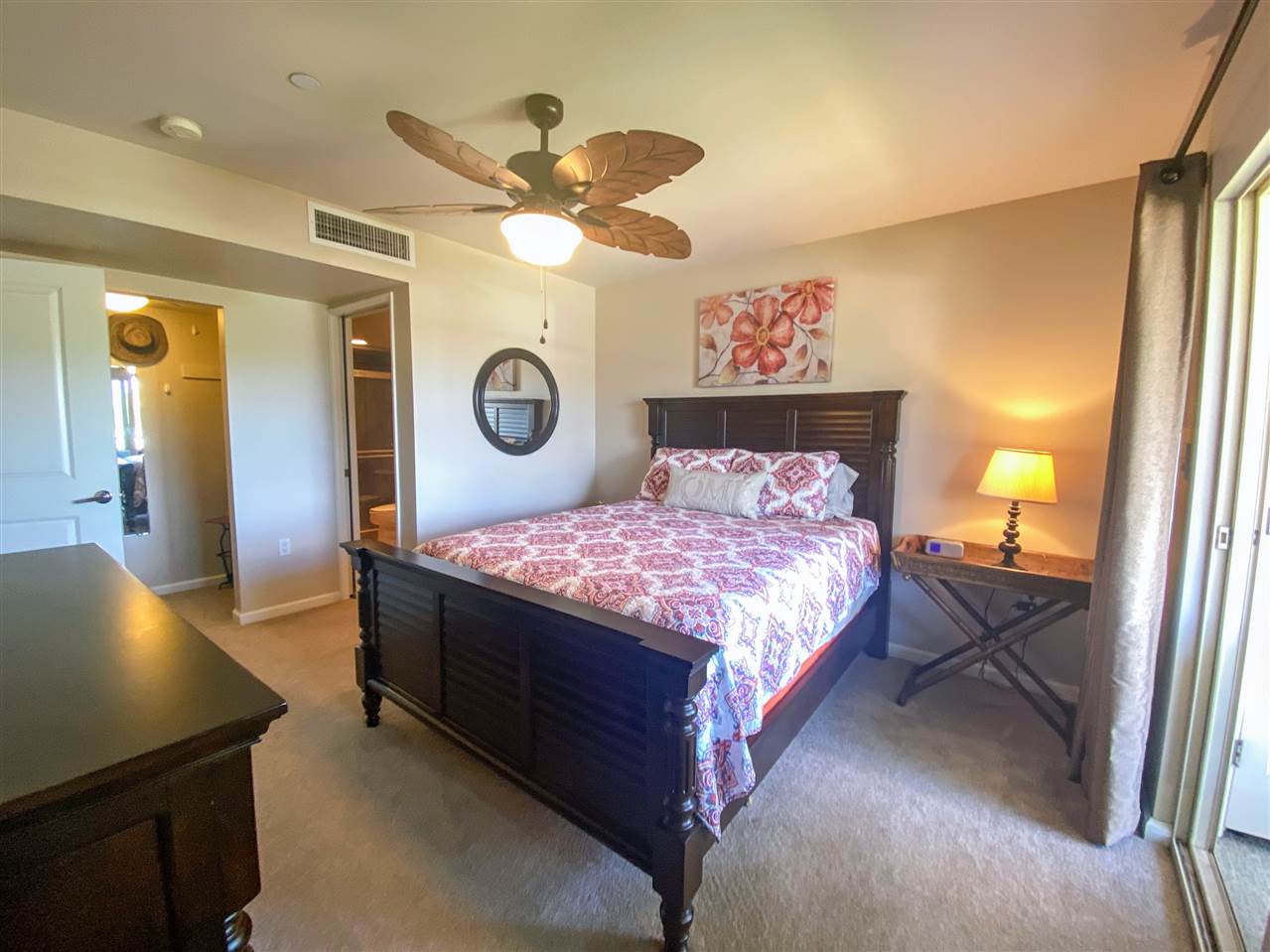 44 Kanani Road, Unit 2202 Kihei, HI 96753 - Photo 15 of 30 a bedroom with a bed and a chandelier
