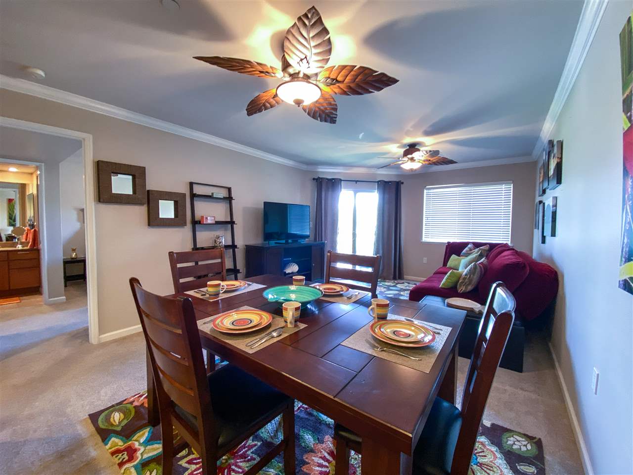 44 Kanani Road, Unit 2202 Kihei, HI 96753 - Photo 5 of 30 a view of a dining room with furniture and chandelier