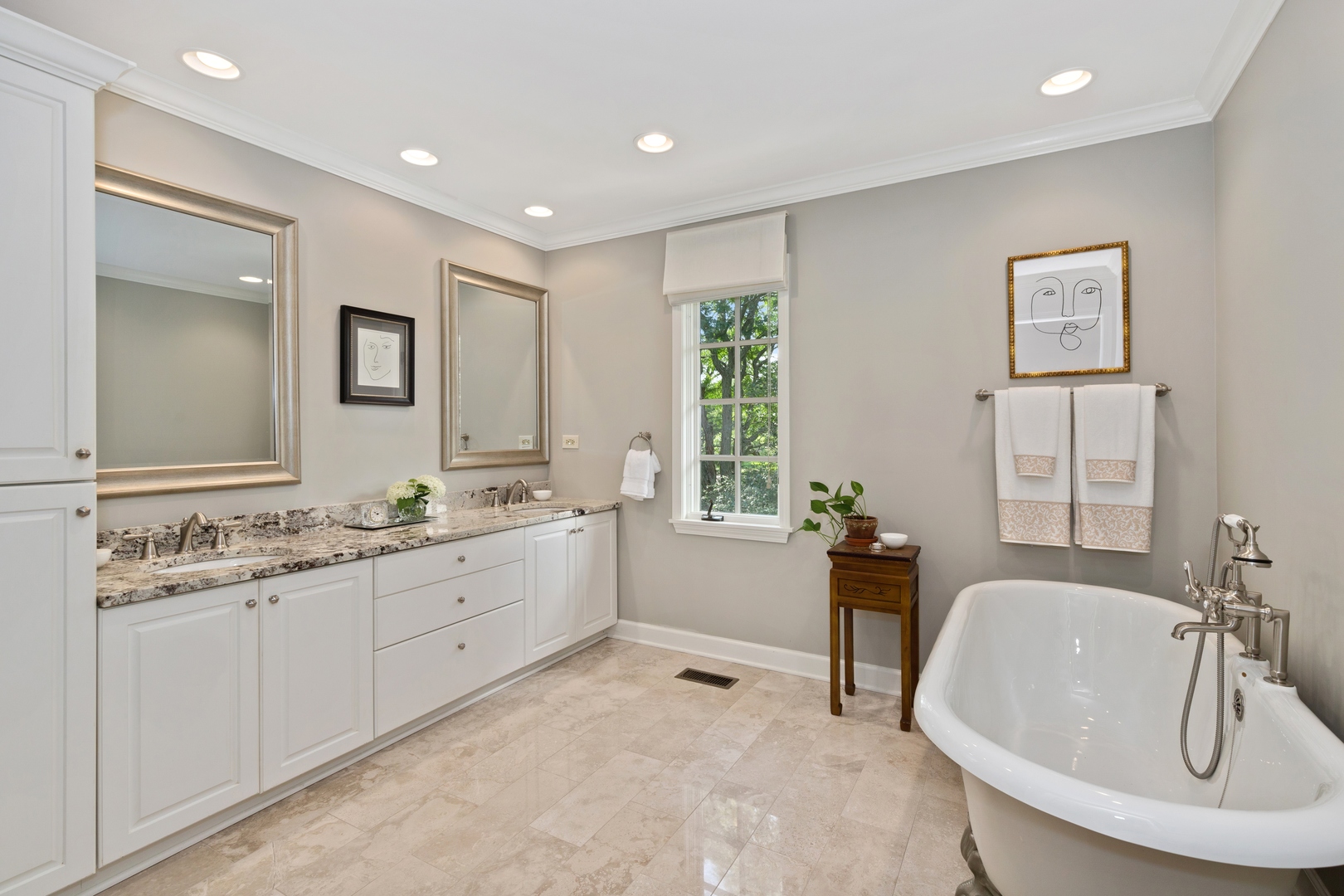 390 South Basswood Road Lake Forest, IL 60045 - Photo 18 of 38 a bathroom with double vanity and a bathtub