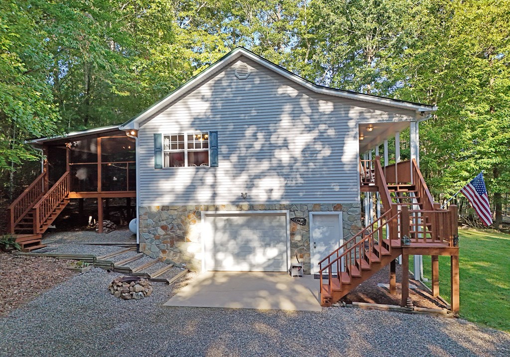 31 Lance Crossing Road Blairsville, GA 30512 - Photo 3 of 52 a backyard of a house