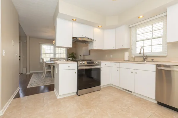 $305,000 | 11000 East Kramers Drive, Evansville, IN 47712