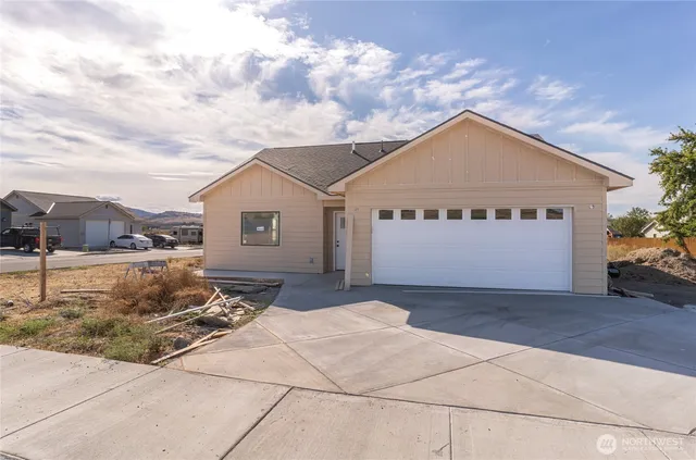$355,000 | 420 Koala Avenue East, Omak, WA 98841