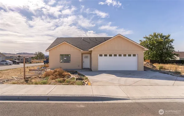 $300,000 | 420 Koala Avenue East, Omak, WA 98841