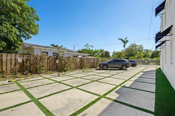$2,300 | 165 Northwest 39th Street, Unit 8, Miami, FL 33127