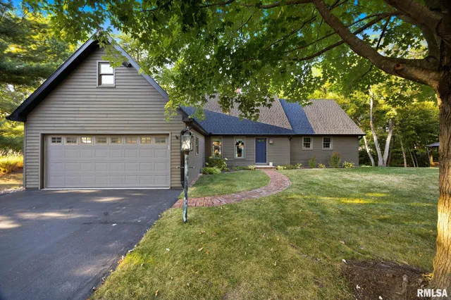 $395,000 | 9913 West Katwin Court, Mapleton, IL 61547