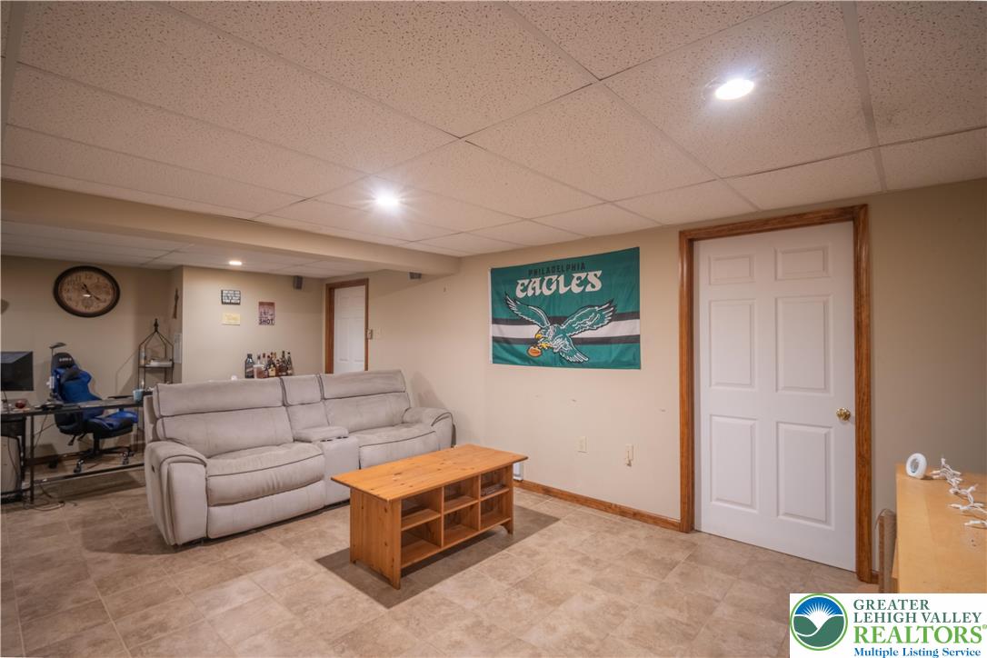 3955 Coplay Creek Road Schnecksville, PA 18078 - Photo 29 of 34 a living room with furniture