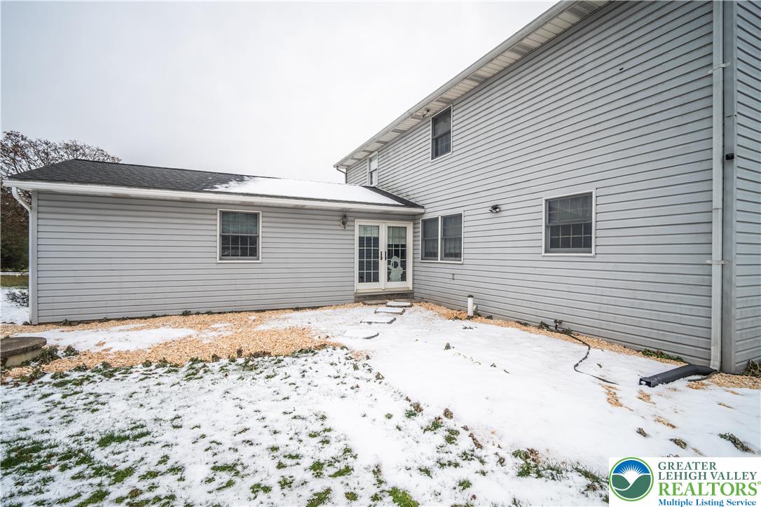 3955 Coplay Creek Road Schnecksville, PA 18078 - Photo 4 of 34 a backyard of a house