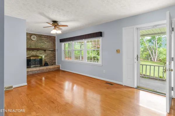 $338,500 | 150 Lillywood Drive, La Follette, TN 37766