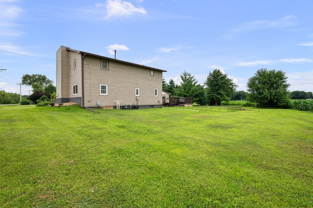1814 Big Island Road Rock Island, IL 61201 - Photo 12 of 60