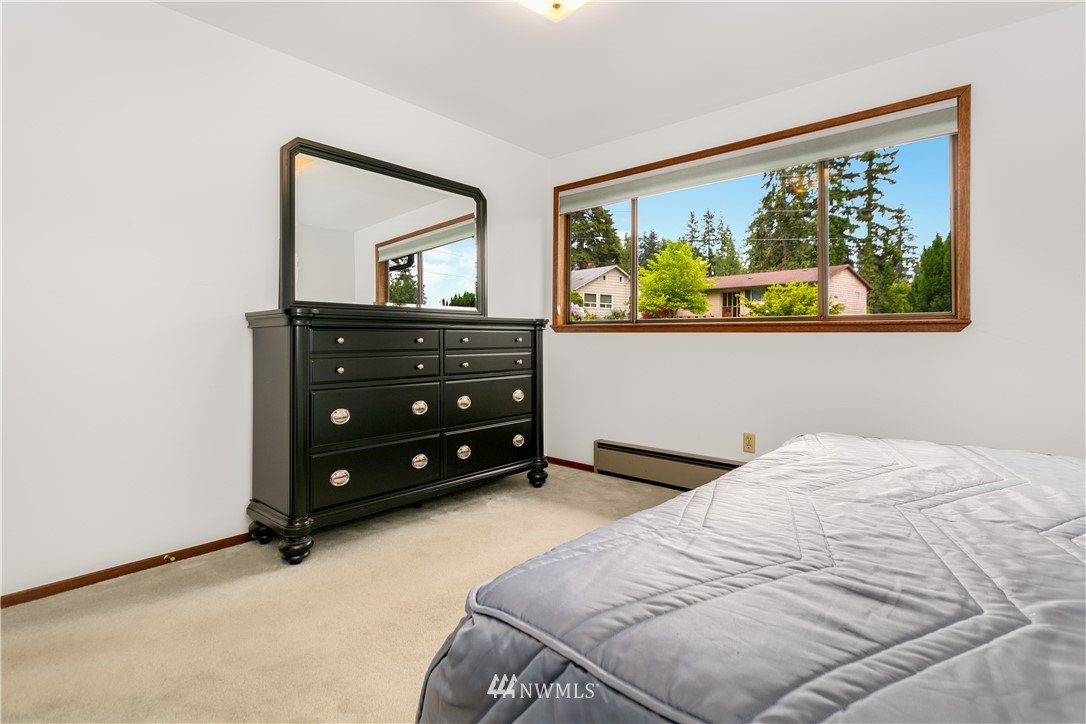 9411 215th Street Southwest Edmonds, WA 98020 - Photo 15 of 25 Gallery Image 15