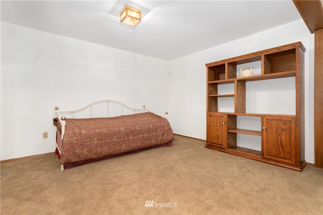 9411 215th Street Southwest Edmonds, WA 98020 - Photo 18 of 25 Gallery Image 18