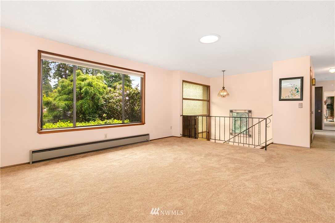 9411 215th Street Southwest Edmonds, WA 98020 - Photo 3 of 25 Gallery Image 3
