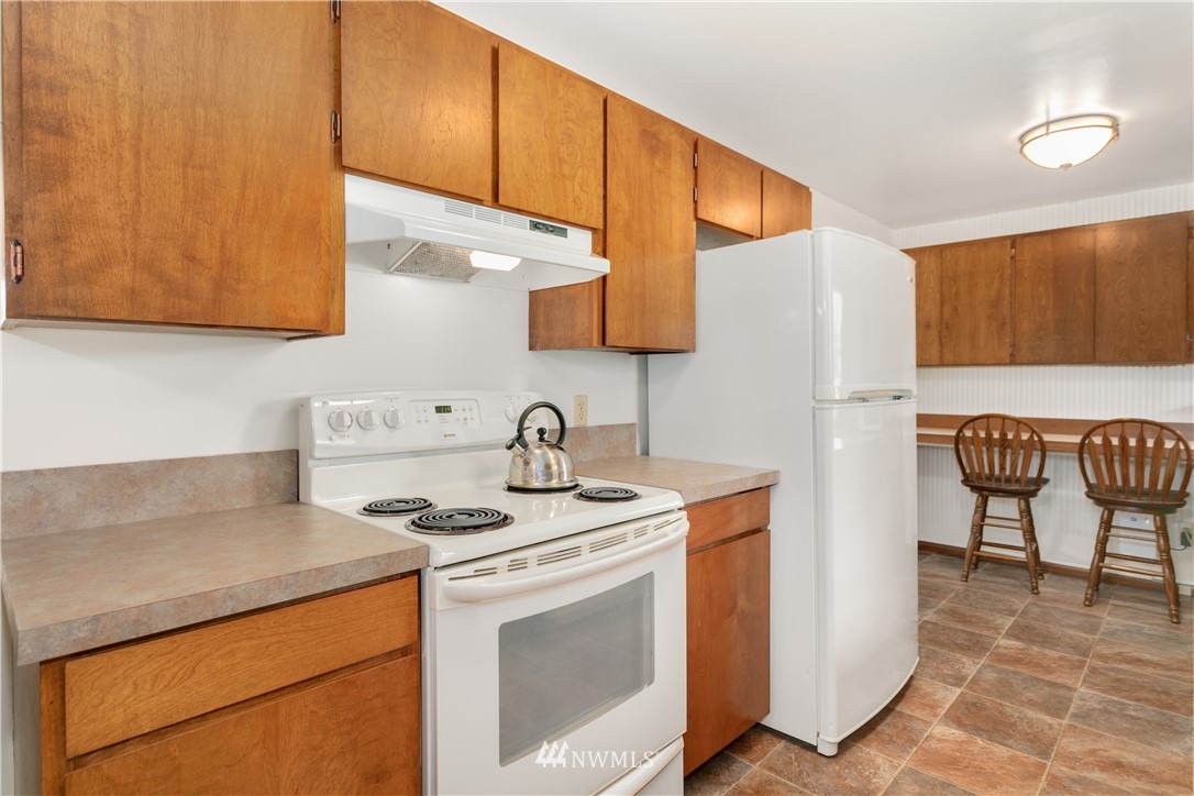 9411 215th Street Southwest Edmonds, WA 98020 - Photo 7 of 25 Gallery Image 7