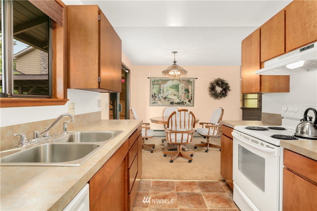 9411 215th Street Southwest Edmonds, WA 98020 - Photo 8 of 25 Gallery Image 8