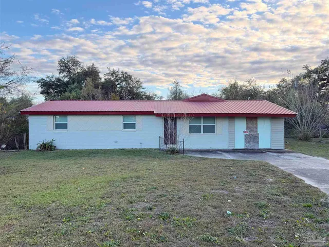 a view of a house with a yard
