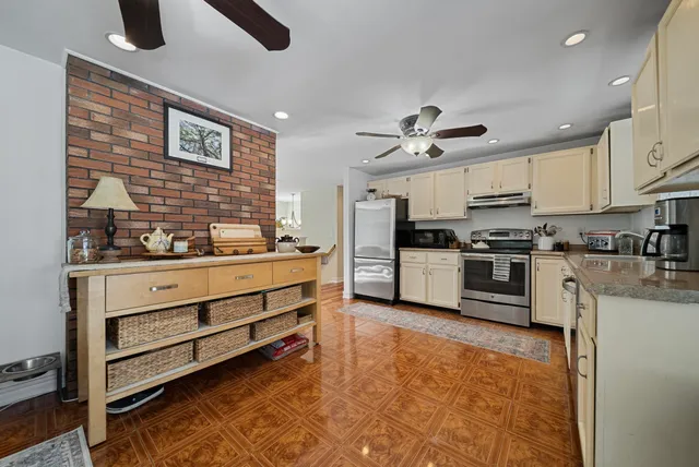 $549,900 | 8 Chongor Drive, Newton, NH 03858