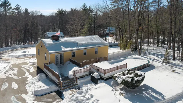 $549,900 | 8 Chongor Drive, Newton, NH 03858