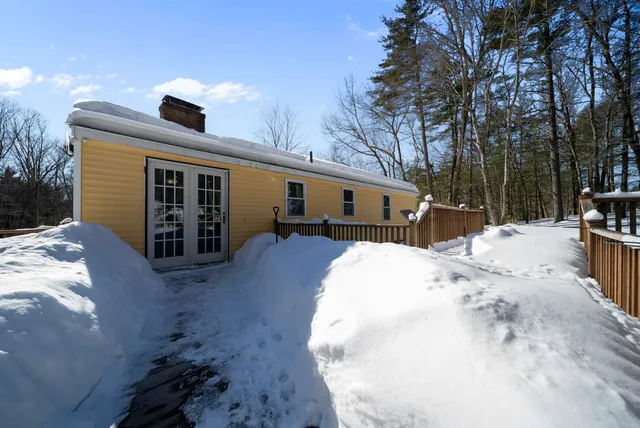$549,900 | 8 Chongor Drive, Newton, NH 03858