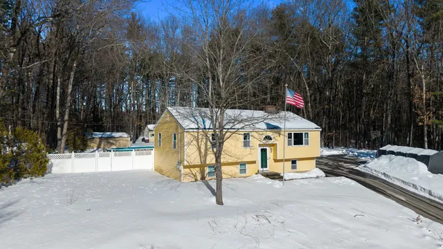 $549,900 | 8 Chongor Drive, Newton, NH 03858