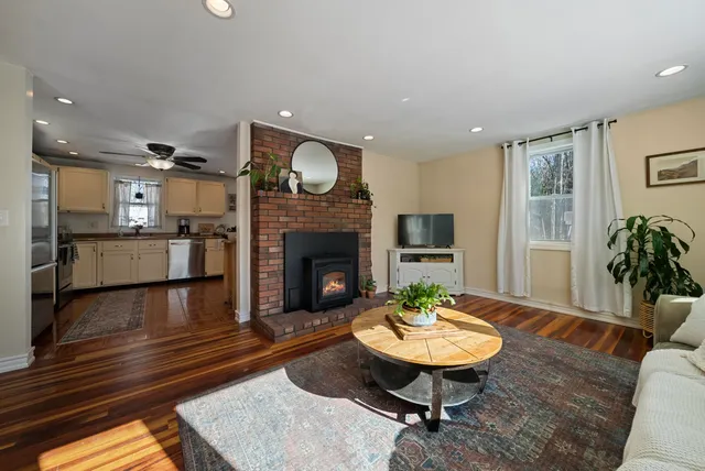 $549,900 | 8 Chongor Drive, Newton, NH 03858