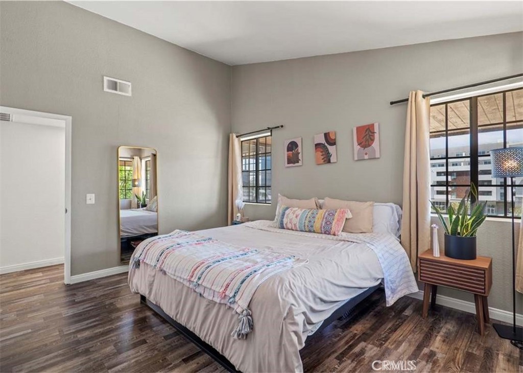 6545 Reseda Boulevard, Unit 17 Reseda, CA 91335 - Photo 9 of 13 a bedroom with a bed and a couch