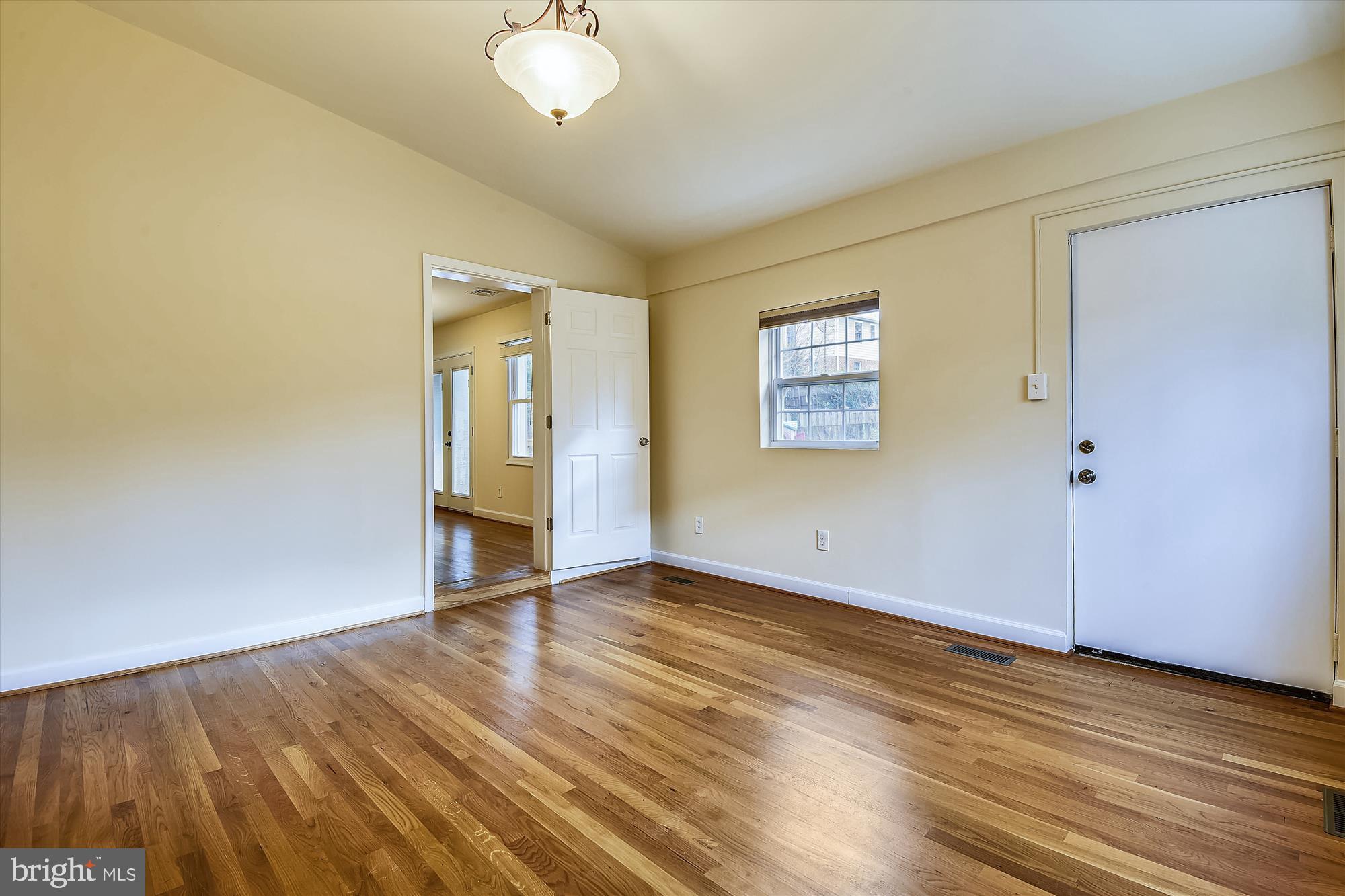 210 East Hamilton Avenue Silver Spring, MD 20901 - Photo 13 of 81