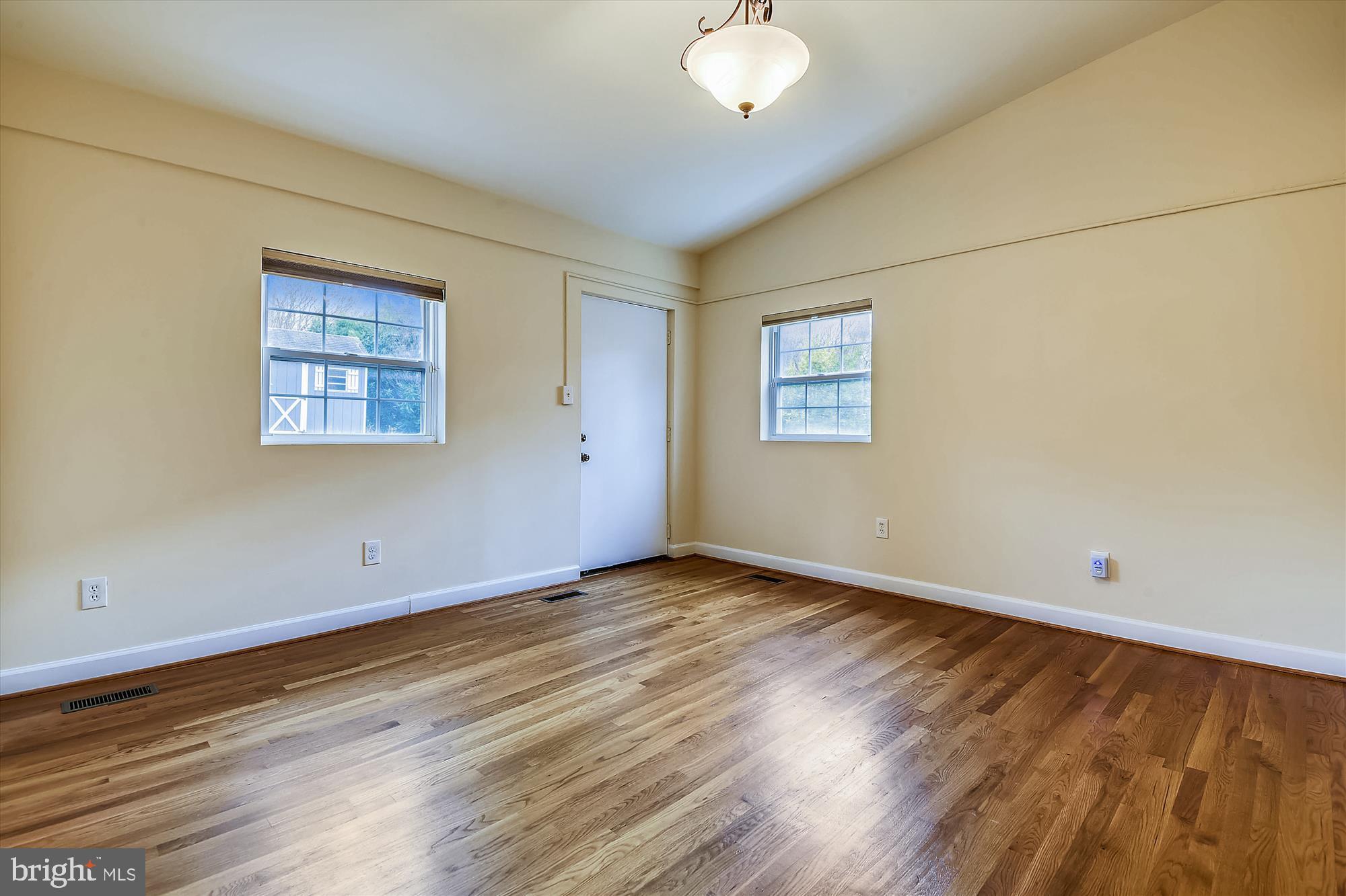 210 East Hamilton Avenue Silver Spring, MD 20901 - Photo 17 of 81