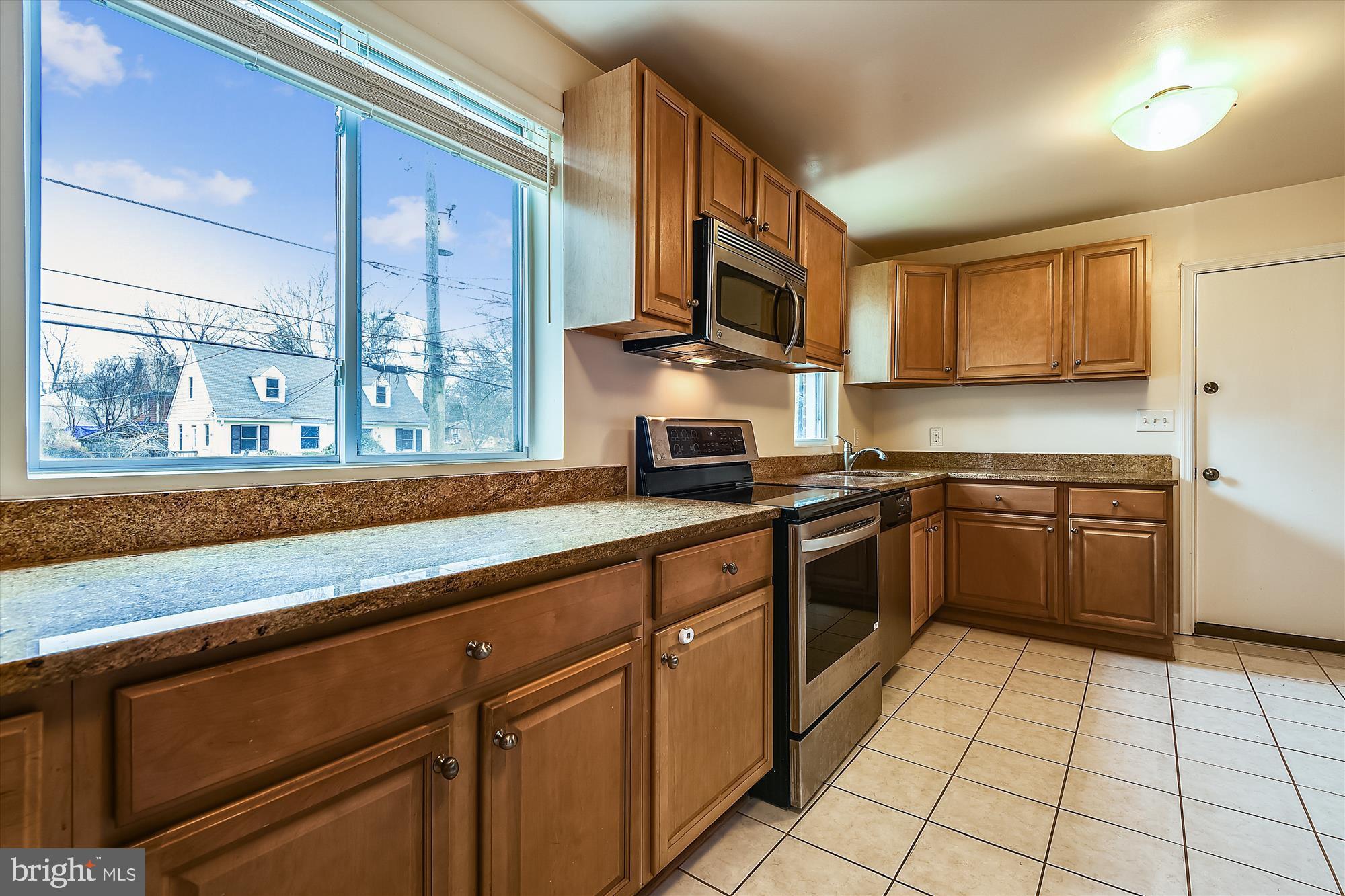 210 East Hamilton Avenue Silver Spring, MD 20901 - Photo 2 of 81
